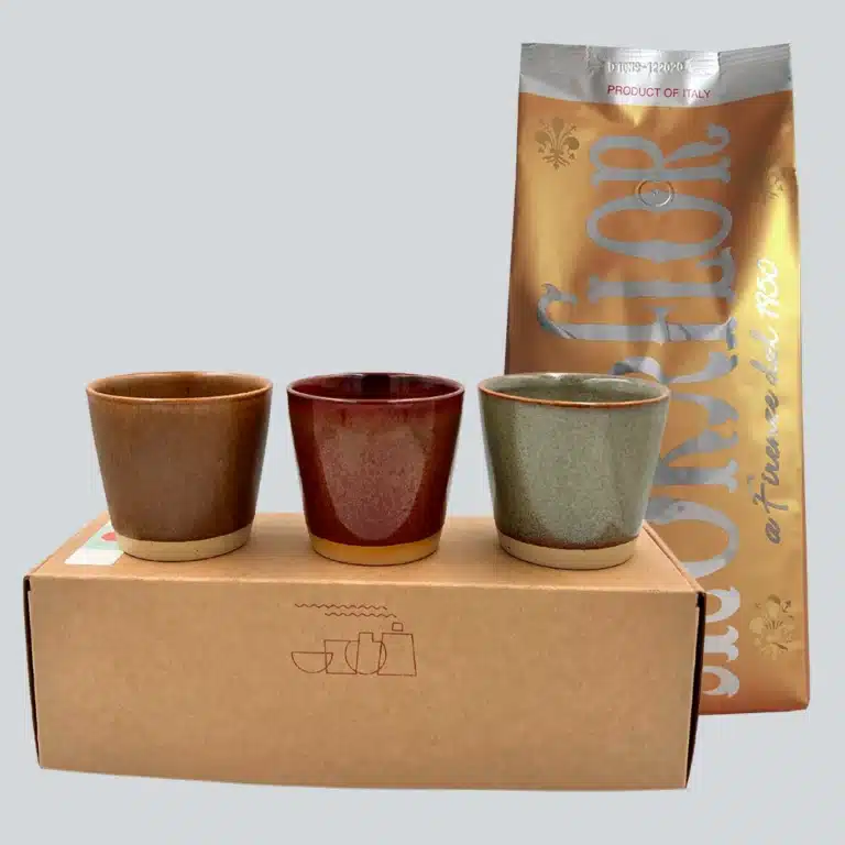 3 ikoniske Ø-kopper fra Bornholms Keramikfabrik på gaveæske inkl 1 kg kvalitetskaffe