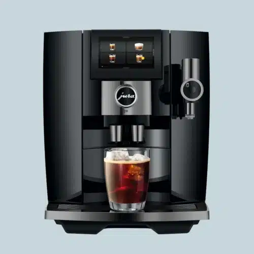 Jura J10(EA) har netop brygget en Cold Brew-kaffe